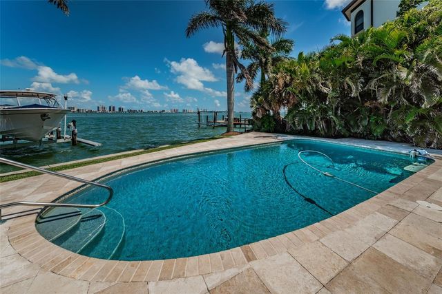 52 N PINE CIRCLE, Belleair, FL 33756