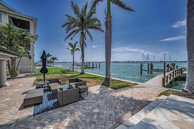 52 N PINE CIRCLE, Belleair, FL 33756