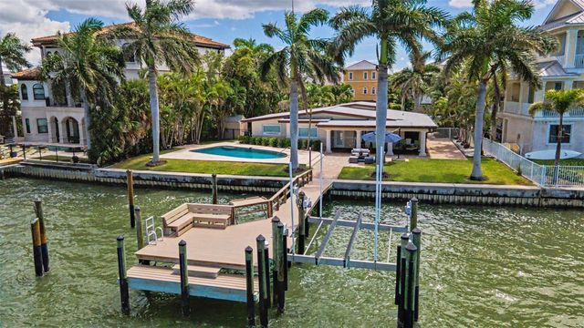 52 N PINE CIRCLE, Belleair, FL 33756