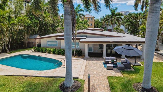 52 N PINE CIRCLE, Belleair, FL 33756