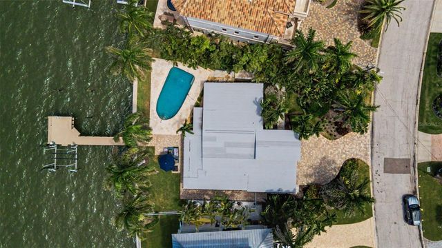 52 N PINE CIRCLE, Belleair, FL 33756