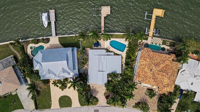52 N PINE CIRCLE, Belleair, FL 33756