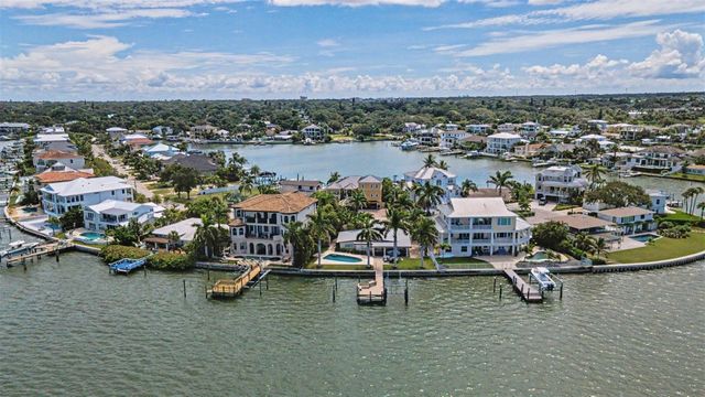 52 N PINE CIRCLE, Belleair, FL 33756