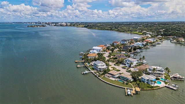 52 N PINE CIRCLE, Belleair, FL 33756