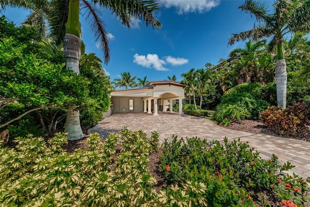 52 N PINE CIRCLE, Belleair, FL 33756