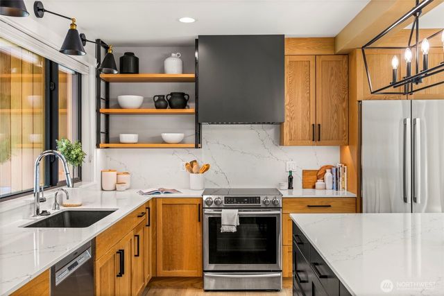 9047 51st Avenue NE, Seattle, WA 98115