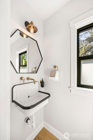 9047 51st Avenue NE, Seattle, WA 98115