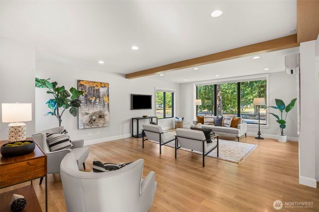 9047 51st Avenue NE, Seattle, WA 98115