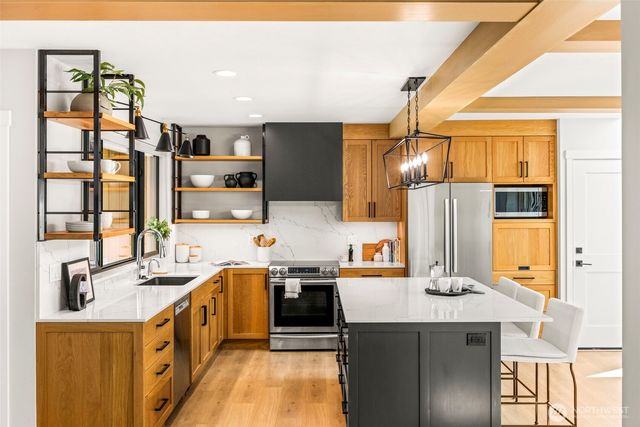 9047 51st Avenue NE, Seattle, WA 98115