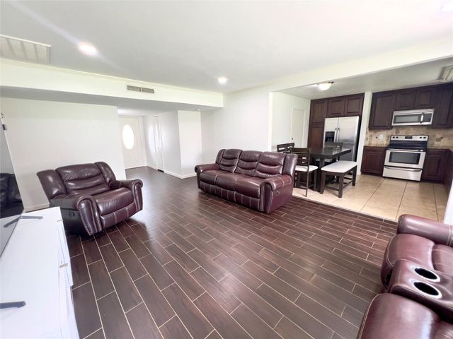 2902 Rayswood Drive, Carrollton, TX 75007