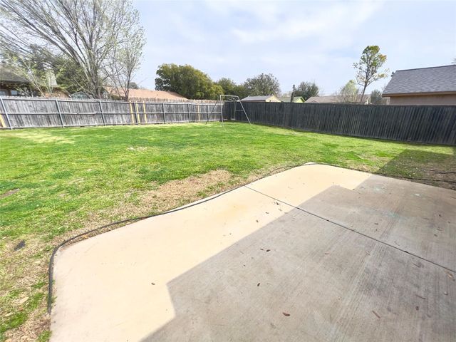 2902 Rayswood Drive, Carrollton, TX 75007