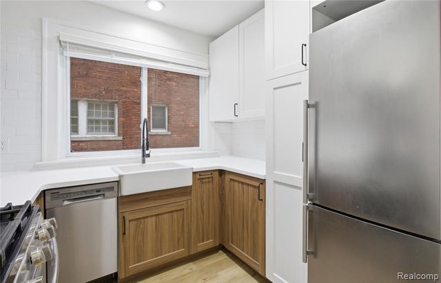 240 E Marshall Street, Fenton, MI 48220