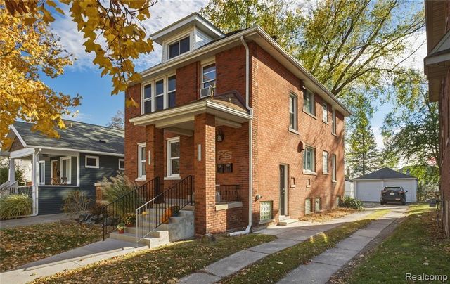 240 E Marshall Street, Fenton, MI 48220