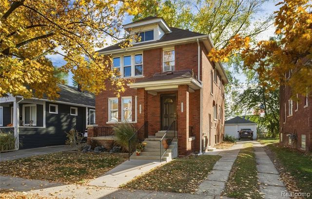 240 E Marshall Street, Fenton, MI 48220