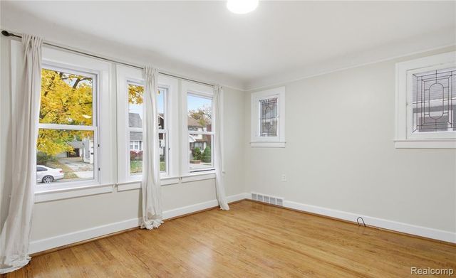 240 E Marshall Street, Fenton, MI 48220