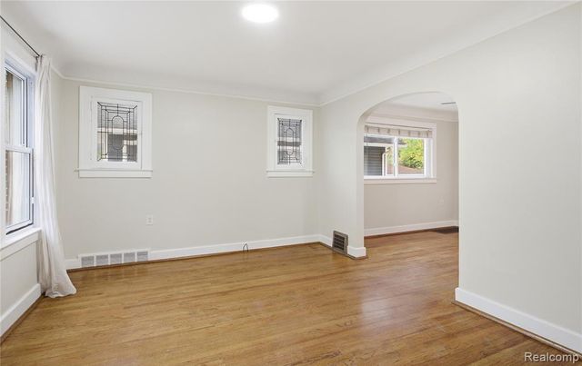 240 E Marshall Street, Fenton, MI 48220