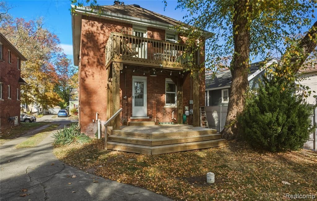 240 E Marshall Street, Fenton, MI 48220