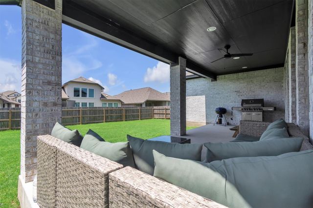 113 Lenera DR, Liberty Hill, TX 78642