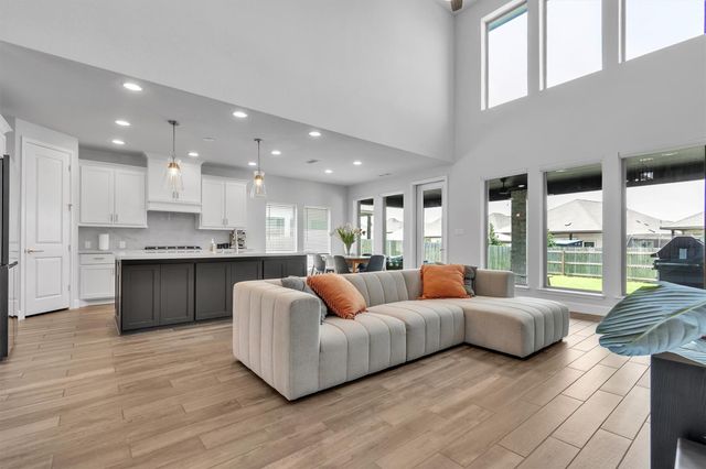 113 Lenera DR, Liberty Hill, TX 78642