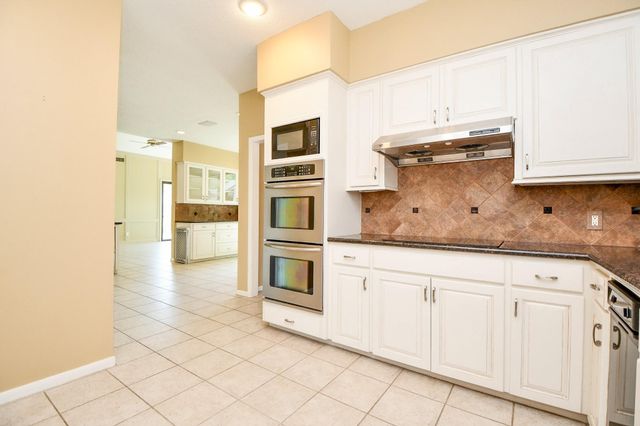 3002 Montford Court, Sugar Land, TX 77478