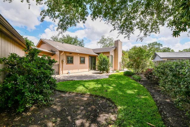3002 Montford Court, Sugar Land, TX 77478