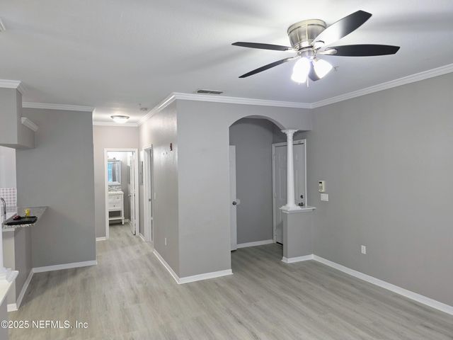 7800 POINT MEADOWS Drive 1525, Jacksonville, FL 32256