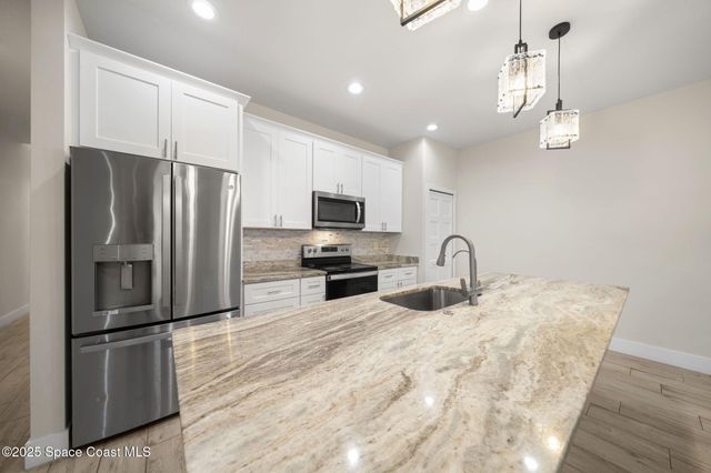 434 Borraclough Avenue NW, Palm Bay, FL 32907