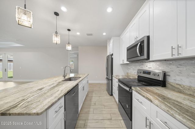434 Borraclough Avenue NW, Palm Bay, FL 32907