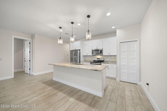 434 Borraclough Avenue NW, Palm Bay, FL 32907