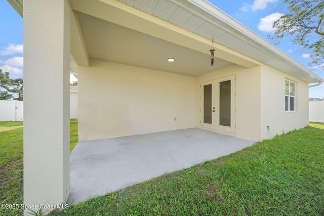 434 Borraclough Avenue NW, Palm Bay, FL 32907
