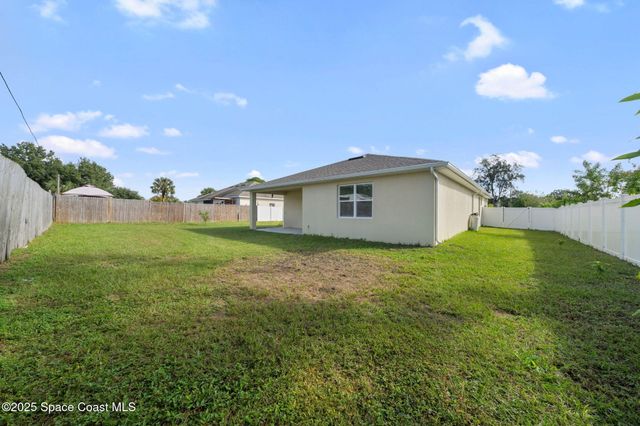 434 Borraclough Avenue NW, Palm Bay, FL 32907
