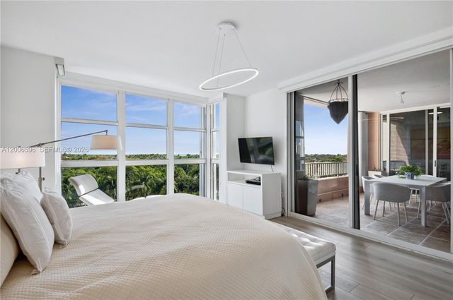747 Crandon Blvd PH10, Key Biscayne, FL 33149