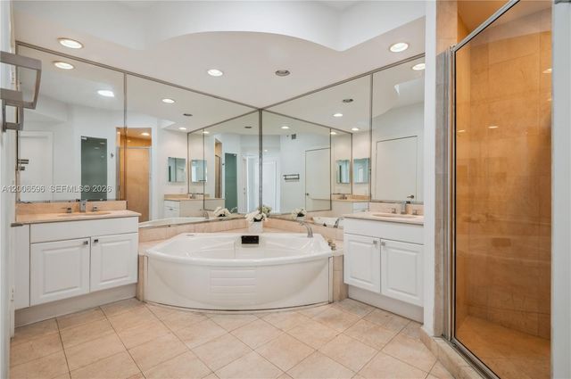 747 Crandon Blvd PH10, Key Biscayne, FL 33149