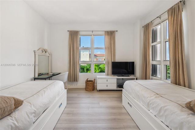 747 Crandon Blvd PH10, Key Biscayne, FL 33149