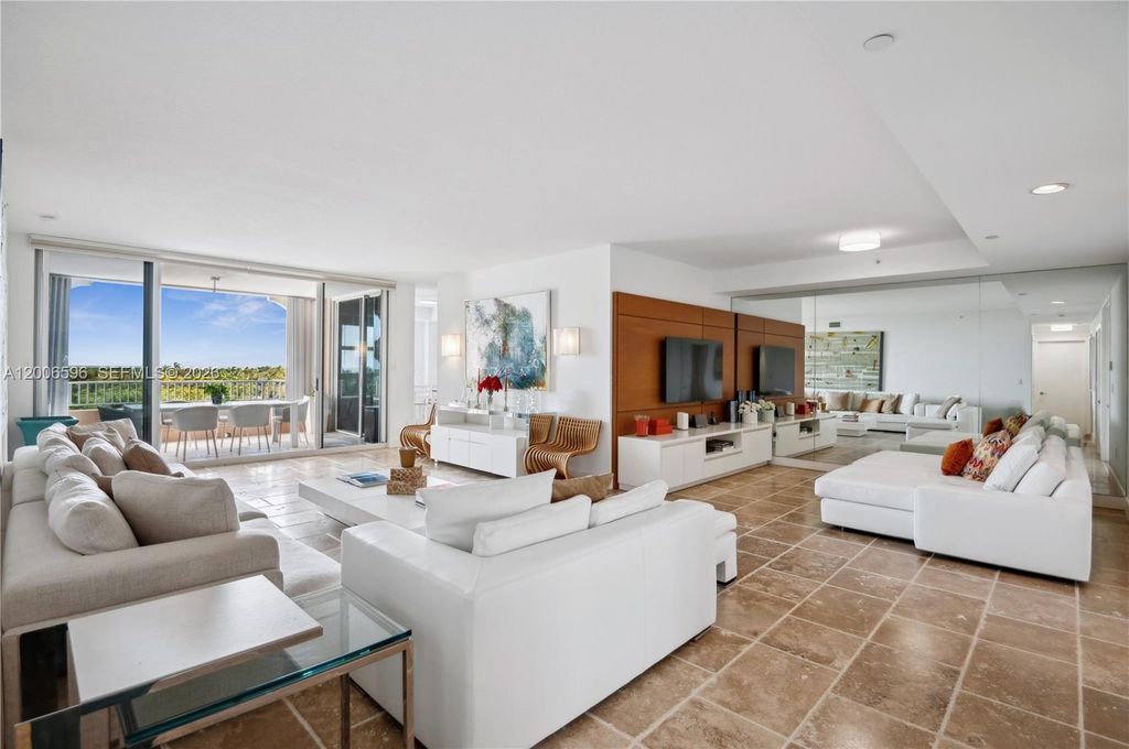 747 Crandon Blvd PH10, Key Biscayne, FL 33149