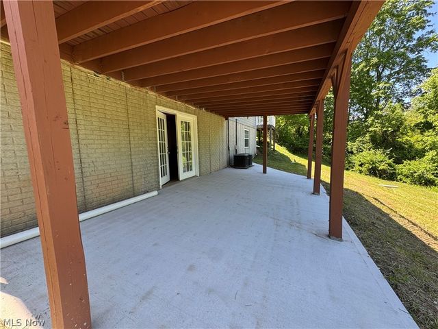 445 Calder Ridge Road, Belpre, OH 45714