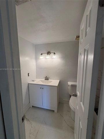10353 N Kendall Drive BB2, Miami, FL 33176