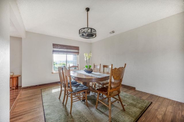 735 W Bullard Avenue, Clovis, CA 93612