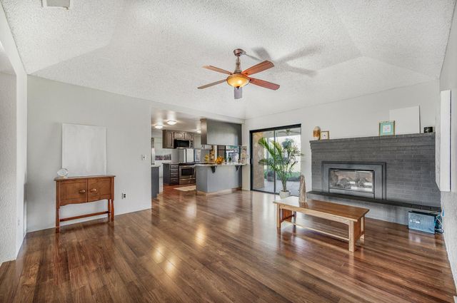 735 W Bullard Avenue, Clovis, CA 93612