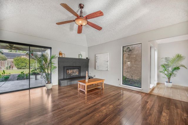 735 W Bullard Avenue, Clovis, CA 93612