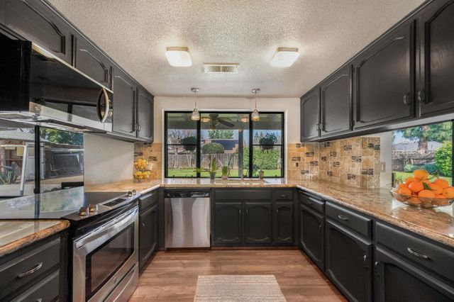 735 W Bullard Avenue, Clovis, CA 93612