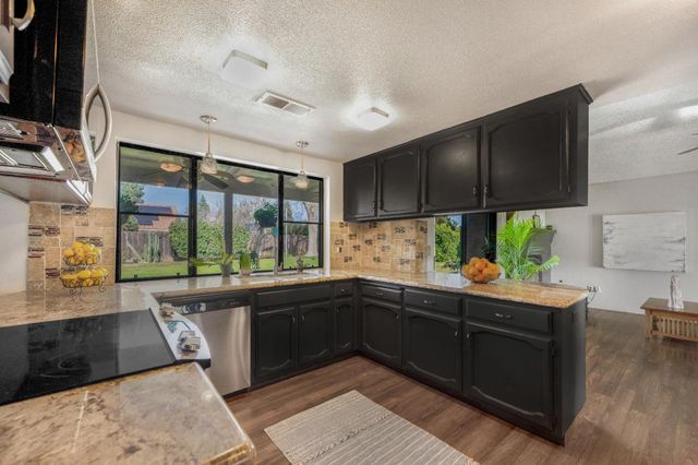 735 W Bullard Avenue, Clovis, CA 93612