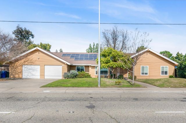 735 W Bullard Avenue, Clovis, CA 93612