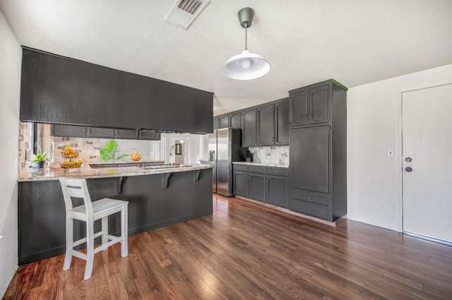 735 W Bullard Avenue, Clovis, CA 93612