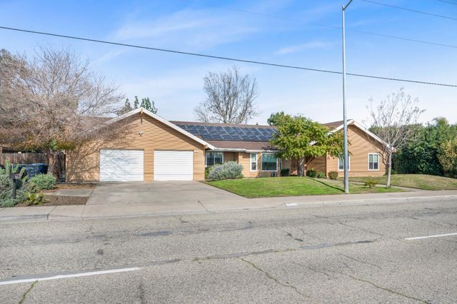 735 W Bullard Avenue, Clovis, CA 93612