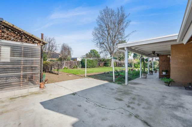 735 W Bullard Avenue, Clovis, CA 93612