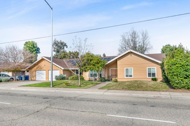 735 W Bullard Avenue, Clovis, CA 93612