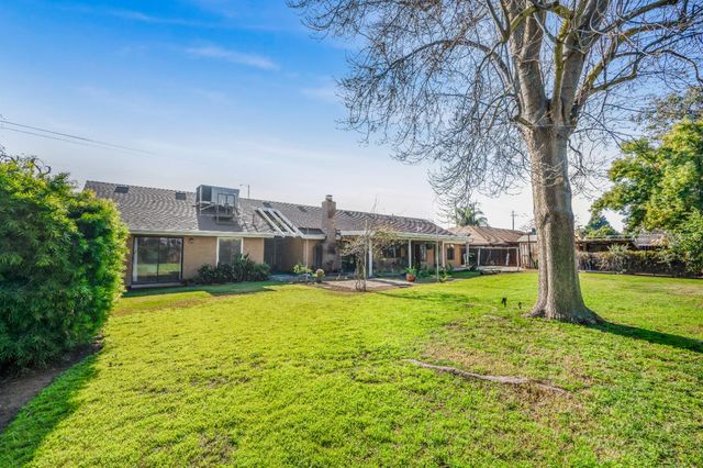 735 W Bullard Avenue, Clovis, CA 93612