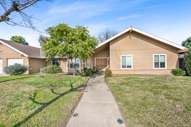 735 W Bullard Avenue, Clovis, CA 93612