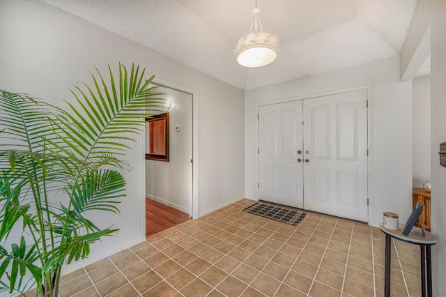 735 W Bullard Avenue, Clovis, CA 93612